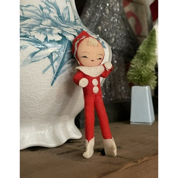 Vintage Christmas Pixie Elf Red White Felt Gold Accents Fabric Retro 3 Inches - Picture 4 of 8